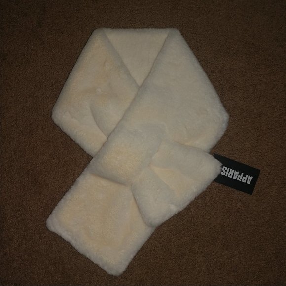 APPARIS: Ivory/Cream Pluche Babmi Scarf - NWT - Picture 1 of 10